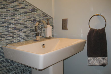 フィラデルフィアにあるコンテンポラリースタイルのおしゃれなトイレ・洗面所の写真