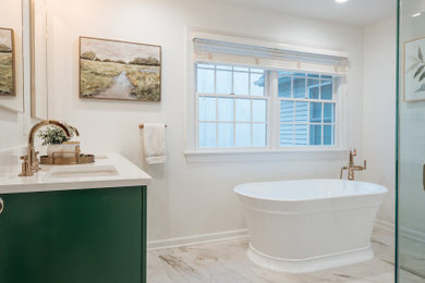 Example of a minimalist bathroom design in New York