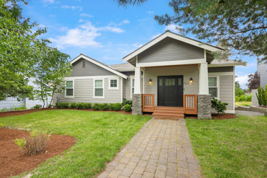 Example of an arts and crafts exterior home design in Seattle