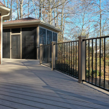 Deck & Screened Gazebo Overlooking the Lake