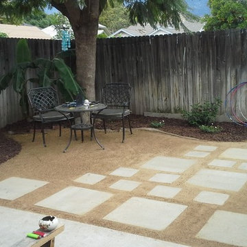 Cute Back House Garden Design