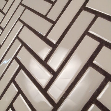Mosaico en espiga en blanco destonificado.