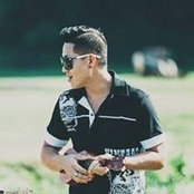 DUSTIN HARAs foto