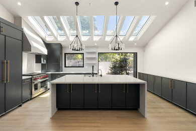 Kitchen - kitchen idea in Los Angeles