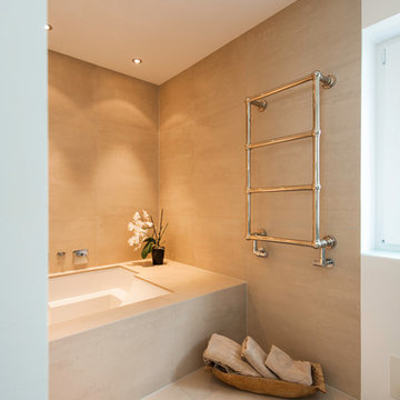 Bad mit Wellness Badewanne - Handtuchwärmer