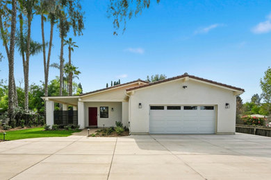 Exterior home idea in San Diego