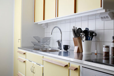 ヨーテボリにあるミッドセンチュリースタイルのおしゃれなキッチンの写真