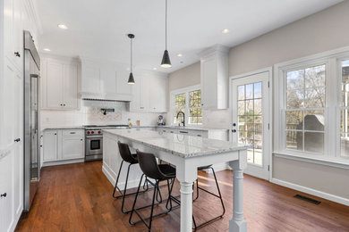 Kitchen - traditional kitchen idea in Nashville