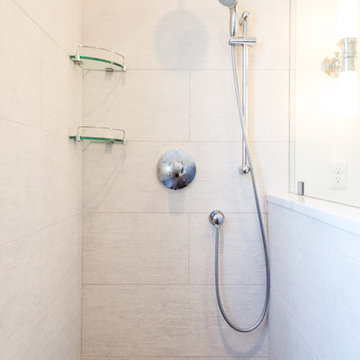 Modern Meets Traditional in this 1940s Condo