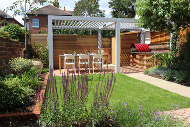 This is an example of a modern patio in Hampshire.