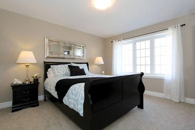 Bedroom - contemporary bedroom idea in Toronto