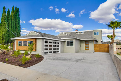 Example of a minimalist home design design in San Diego