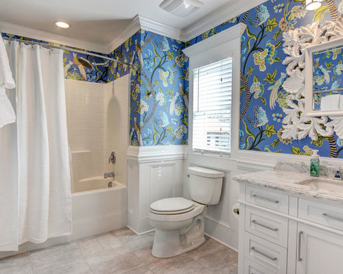 Bathroom Design Ideas, Remodels & Photos with an Alcove Tub