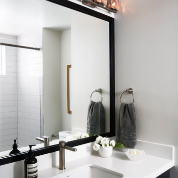 Modern Loft Bungalow Guest Bathroom