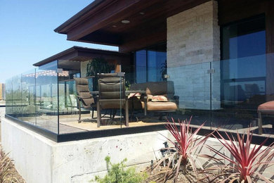 Example of a minimalist deck design in Orange County