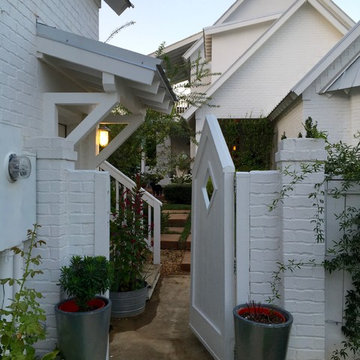 BirdHouse Garage Apartment: Garden Gate
