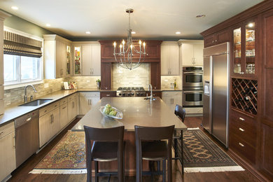 Trendy l-shaped kitchen photo in Chicago with stainless steel appliances, a single-bowl sink and quartz countertops