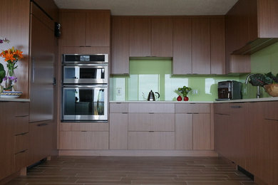 Inspiration for a small contemporary u-shaped porcelain tile and brown floor eat-in kitchen remodel in Chicago with an undermount sink, flat-panel cabinets, medium tone wood cabinets, quartz countertops, green backsplash, glass sheet backsplash and stainless steel appliances