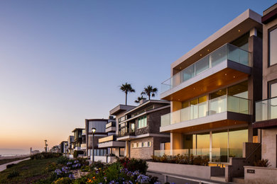 Minimalist exterior home photo in Los Angeles