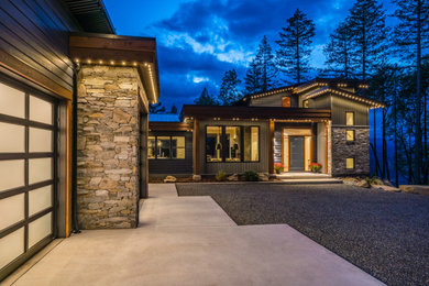 Home design - transitional home design idea in Vancouver