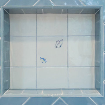 Kid's bathroom shower niche