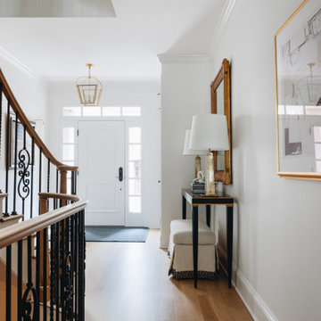 Bright London Townhouse Meets Downtown Lake Forest