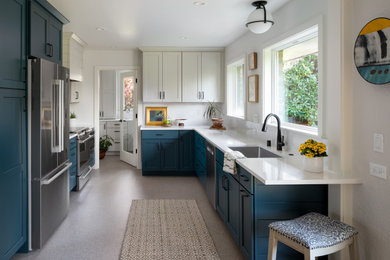 Transitional kitchen photo in Seattle