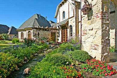 Home design - rustic home design idea in Dallas