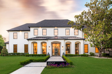 Example of a tuscan home design design in Dallas