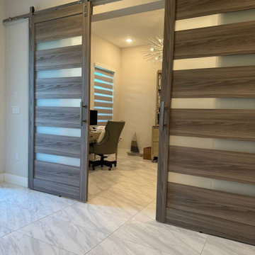 Quadro 4113 Ginger Ash, double barn doors with silver hardware