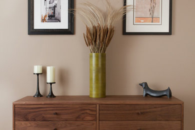 Inspiration for a mid-sized craftsman medium tone wood floor foyer remodel in New York with beige walls and a white front door