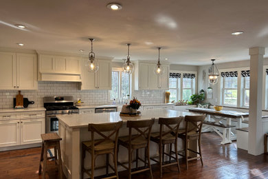 Inspiration for a farmhouse kitchen remodel in Milwaukee
