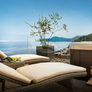 Suite Hotel Gospoja Vrbnik. Lettini prendisole in polyrattan e minipiscina Faybe