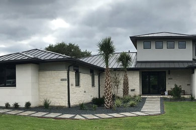 Minimalist home design photo in Austin