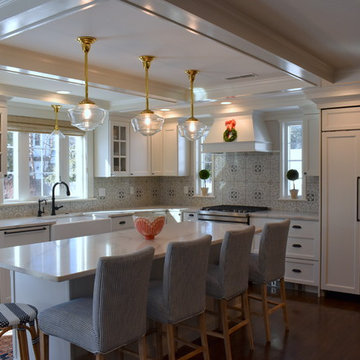 Wellborn Forest Hamilton door style in Arctic White and Oyster