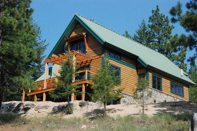 Example of a mountain style home design design in Other