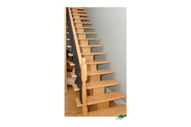 Example of a transitional staircase design in Ottawa