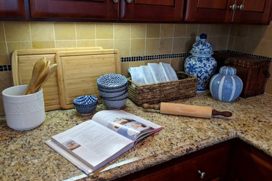 Example of a kitchen design in San Francisco
