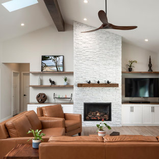 75+ Wohnzimmer mit freigelegten Dachbalken Ideen & Bilder - März 2021