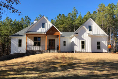Cottage home design photo in Atlanta