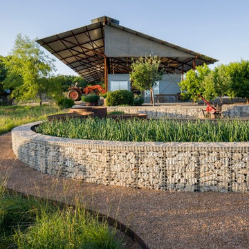 Houzz Tour: Multiple Buildings Create an Indoor-Outdoor Home on a River