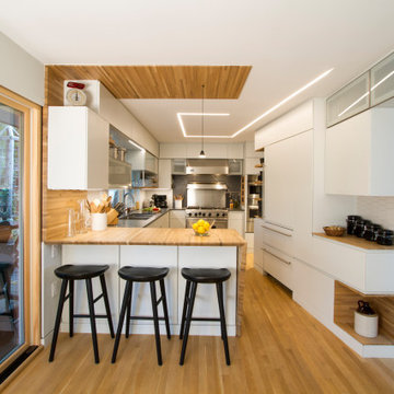 EXPANDING KITCHEN BEYOUND IT'S FOUR WALLS / Architecture - Interior design
