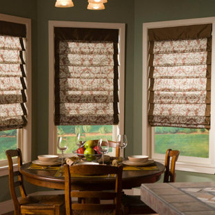 Große Klassische Wohnküche mit grüner Wandfarbe in Jacksonville