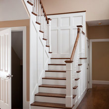 staircase/front entrance