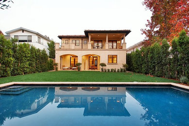 Example of a tuscan pool design in Los Angeles