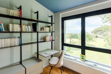 Cette image montre un bureau.