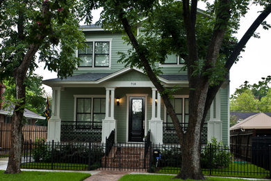 Traditional exterior home idea in Houston