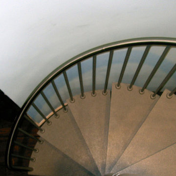 Modern Steel Spiral with Stainless Steel Top Rail and Abrasive Treads - Duvinage