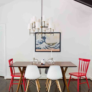 アトランタのミッドセンチュリースタイルのLDKの画像 (グレーの壁、濃色無垢フローリング)