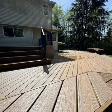 Wood Deck Replacement with Built-In Seating in Lynnwood, WA